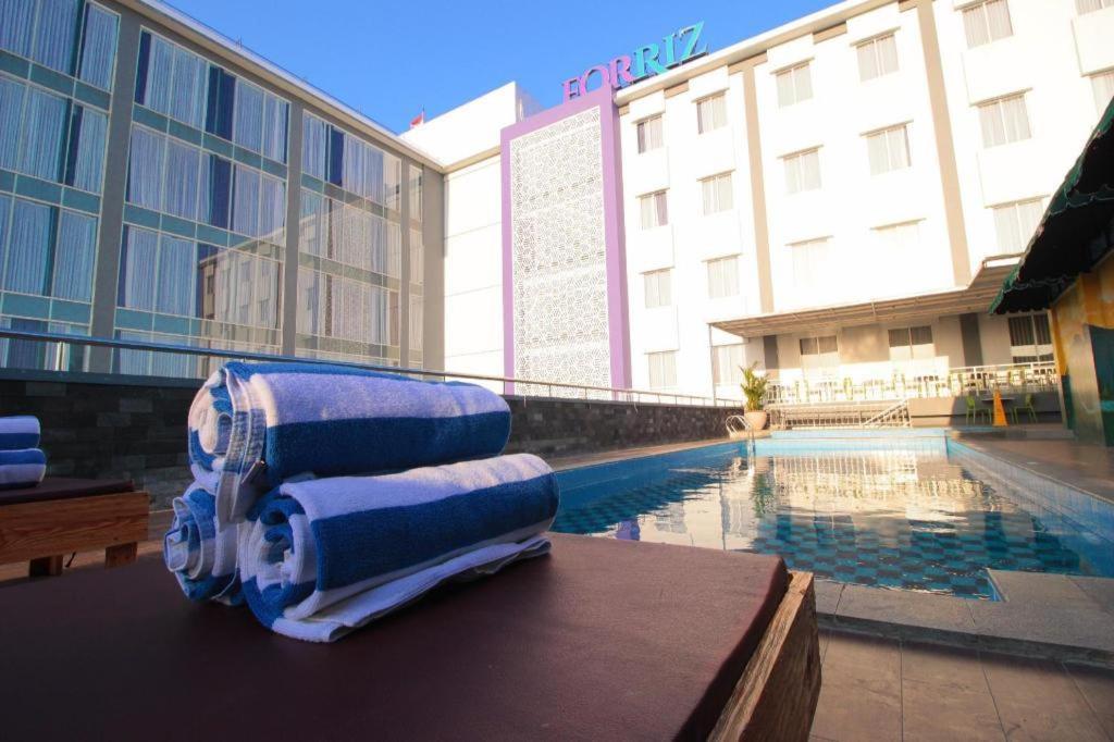 Forriz Hotel Γιογκιακάρτα Εξωτερικό φωτογραφία